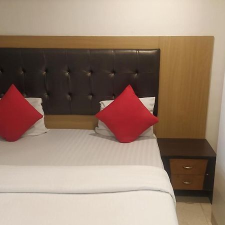 Hotel Palm Star Belapurpada Екстериор снимка