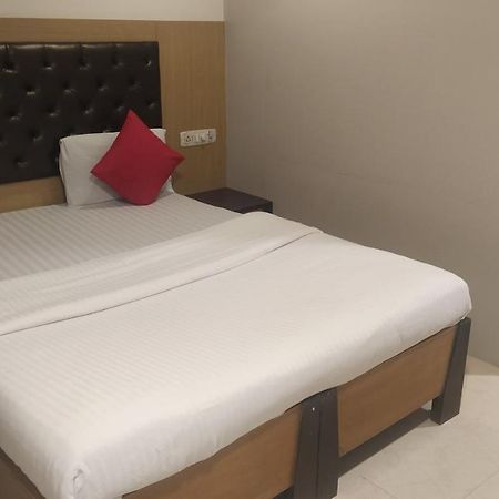 Hotel Palm Star Belapurpada Екстериор снимка