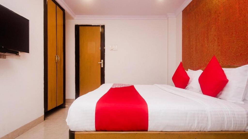 Hotel Palm Star Belapurpada Екстериор снимка
