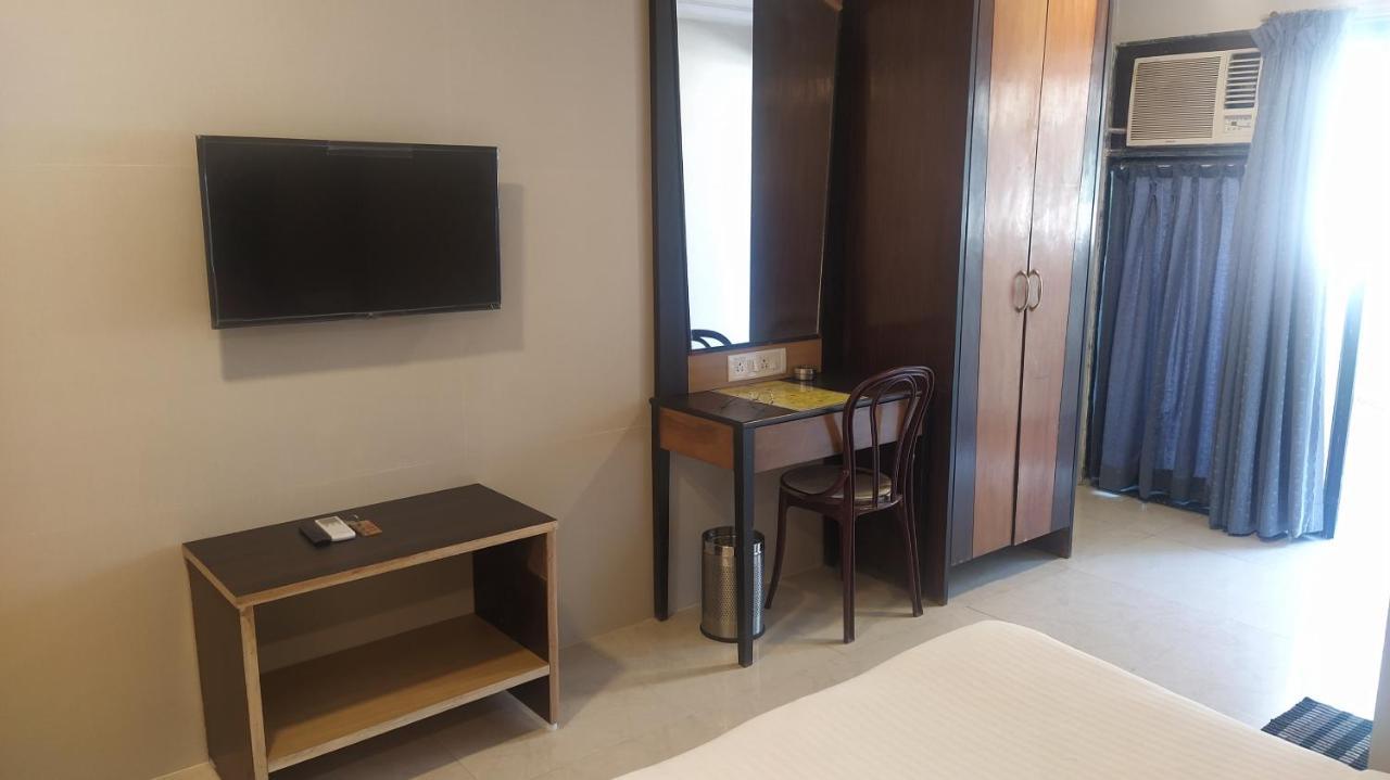 Hotel Palm Star Belapurpada Екстериор снимка