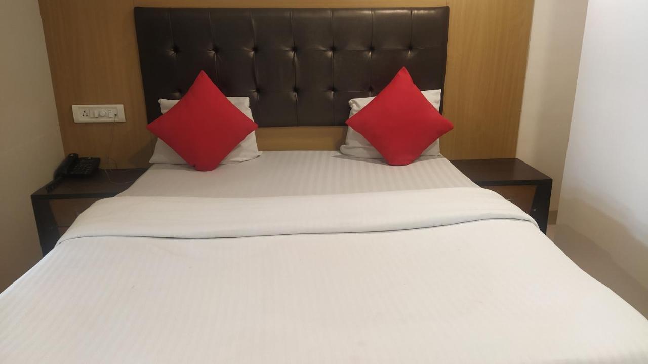 Hotel Palm Star Belapurpada Екстериор снимка