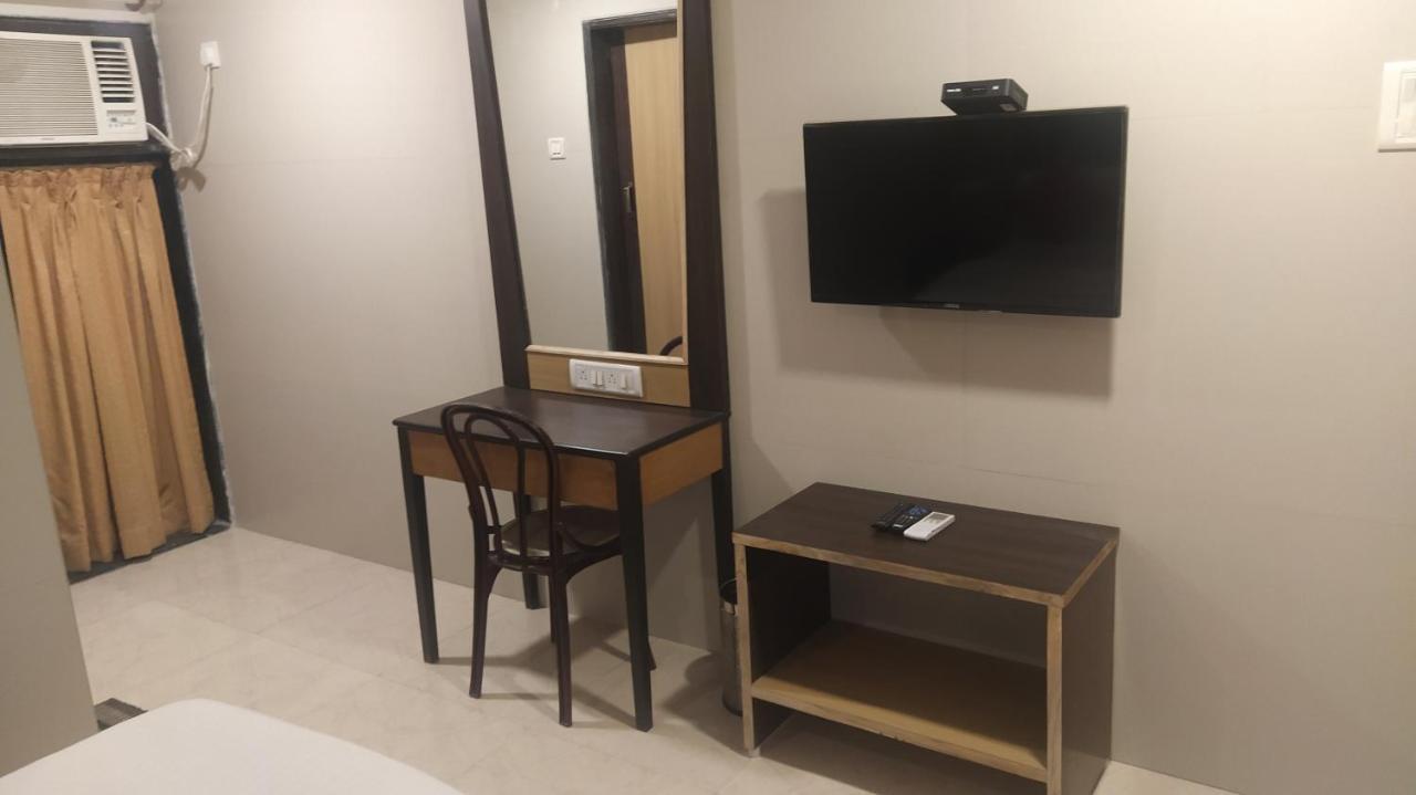 Hotel Palm Star Belapurpada Екстериор снимка